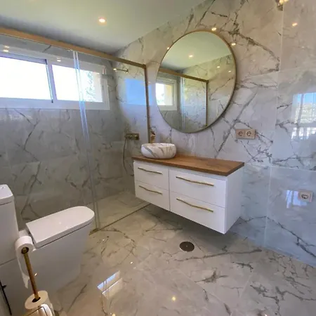 Luxury Golden Sunset Aloha Puerto Banus Apartment